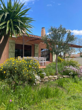 Grande maison 132m2 avec jardin et piscine à 15min de la plage
